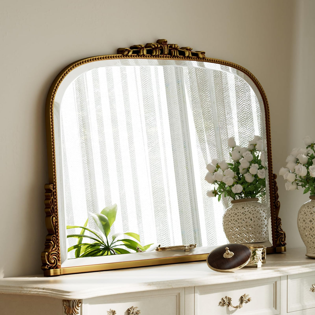 24"×32" Gold Arched Wall Mirror with Vintage Carving