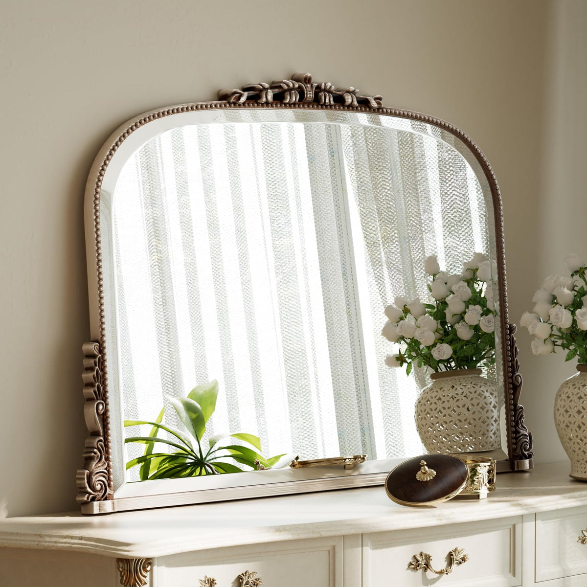 24"×32" Gold Arched Wall Mirror with Vintage Carving