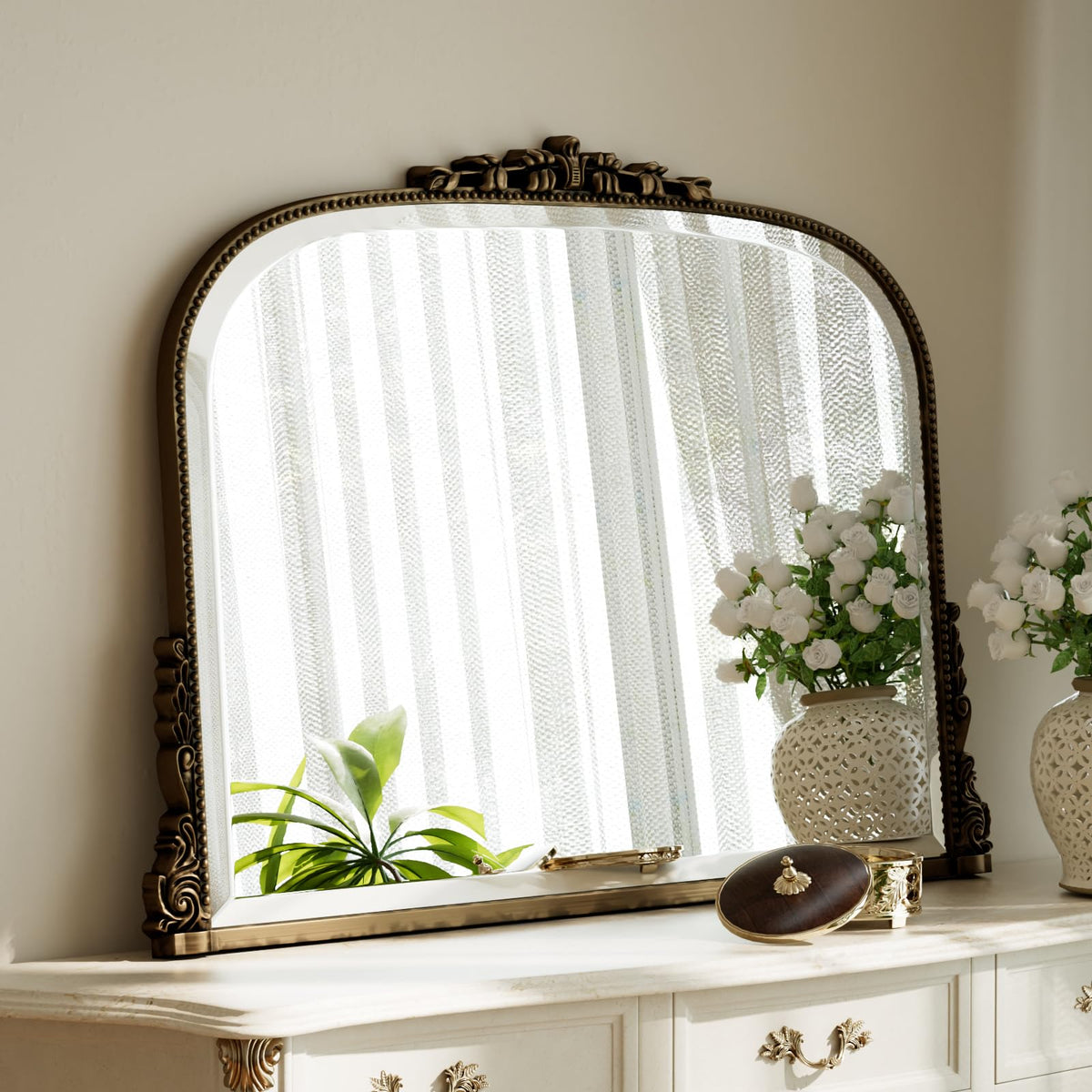 24"×32" Gold Arched Wall Mirror with Vintage Carving