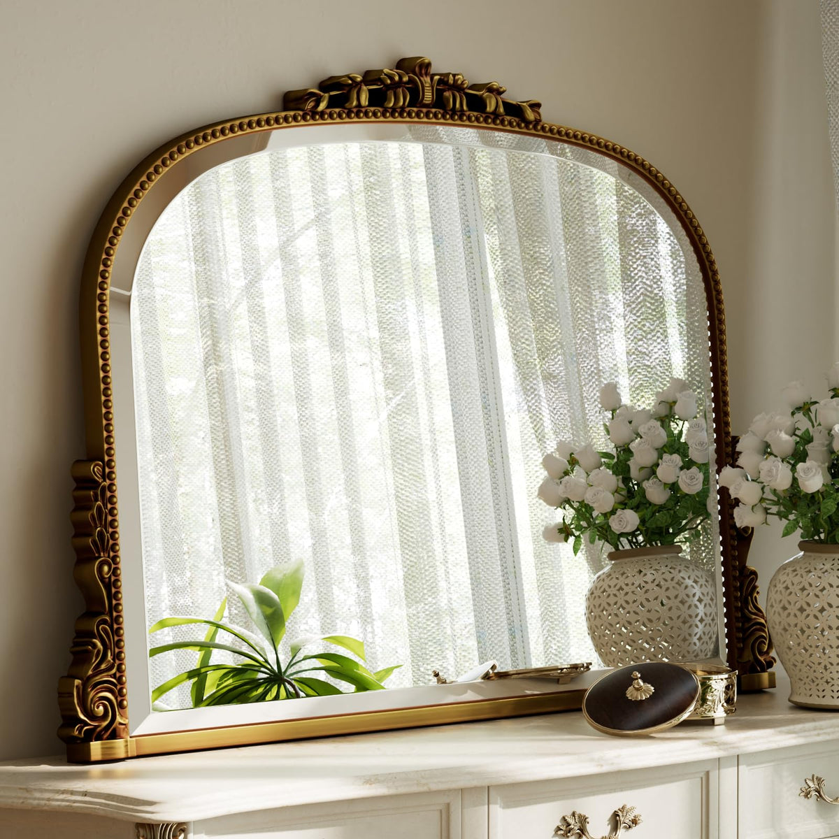 24"×32" Gold Arched Wall Mirror with Vintage Carving