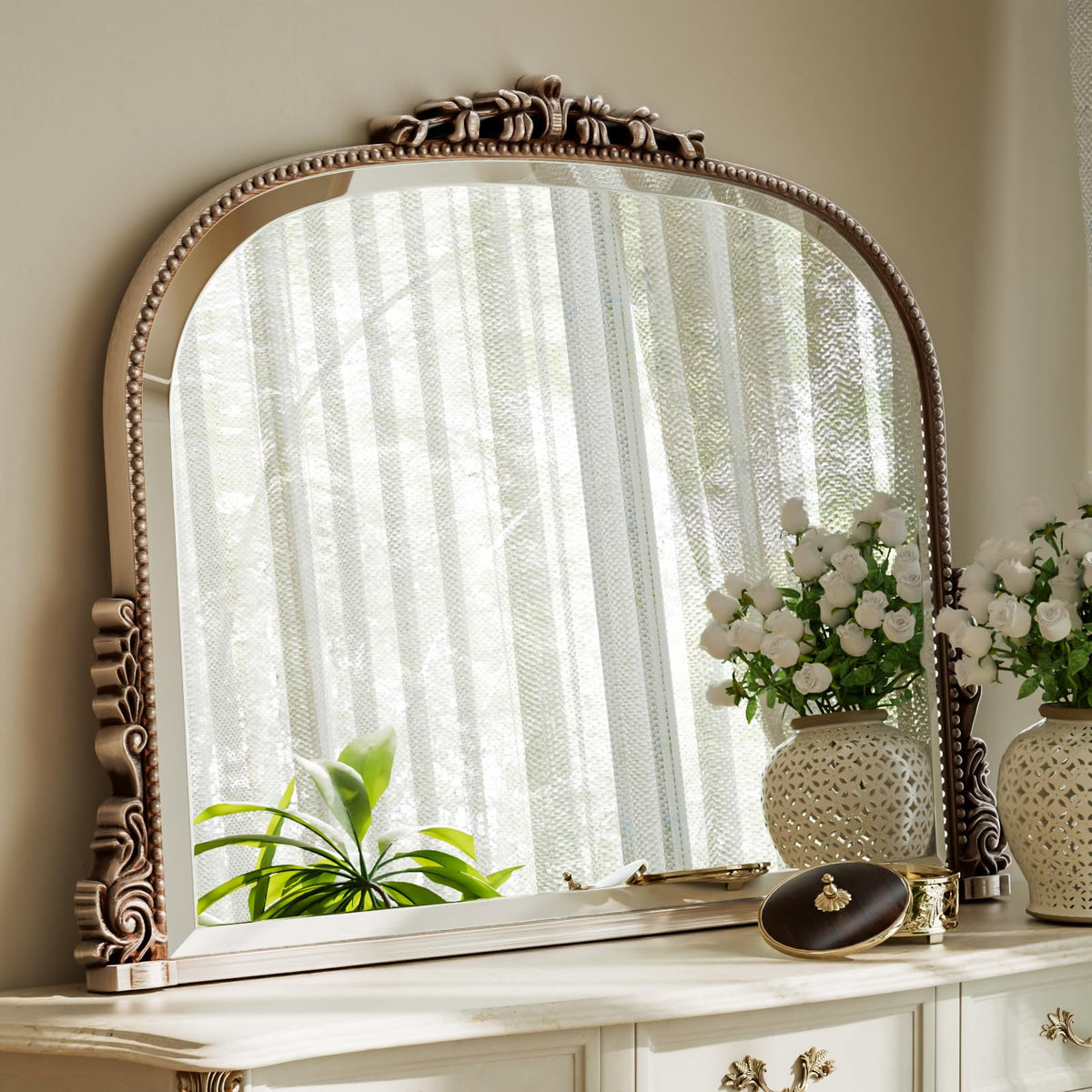 24"×32" Gold Arched Wall Mirror with Vintage Carving